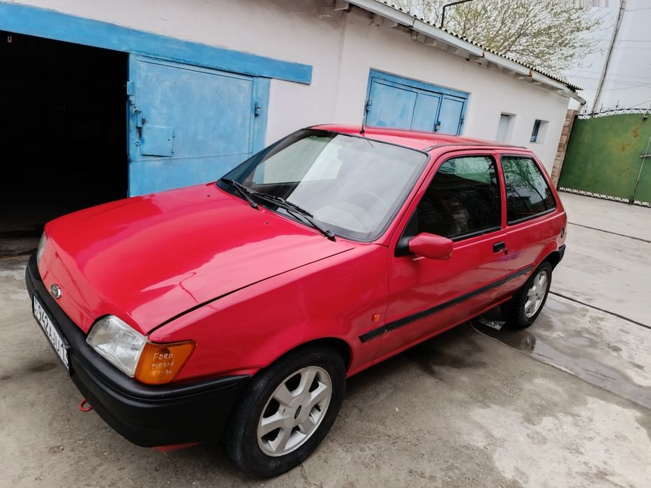 Автомобиль Ford fiesta