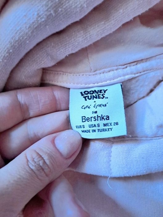 Hanorac scurt Bershka cu looney tunes