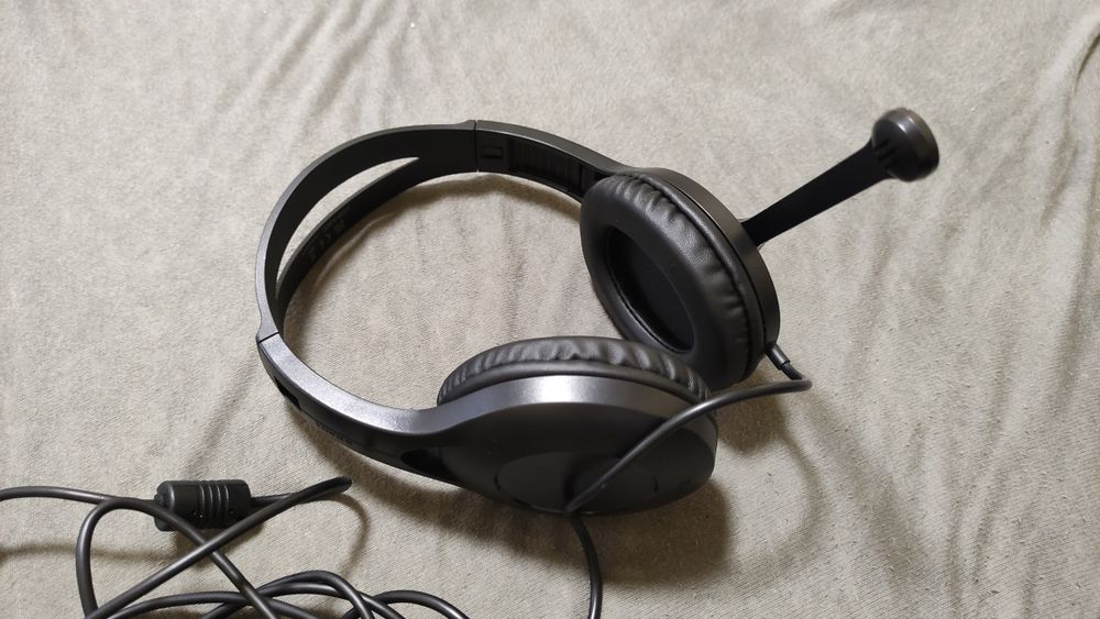 Casca cu microfon Edifier noua