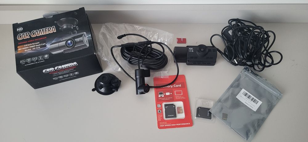 Camera auto tripla,  noua