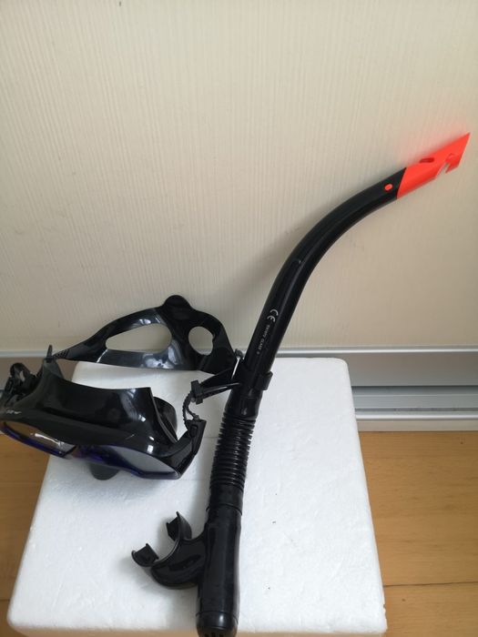 Set scuba snorkeling