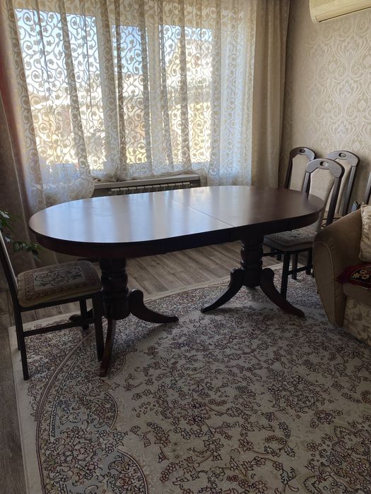 Стол овальный для гостинной