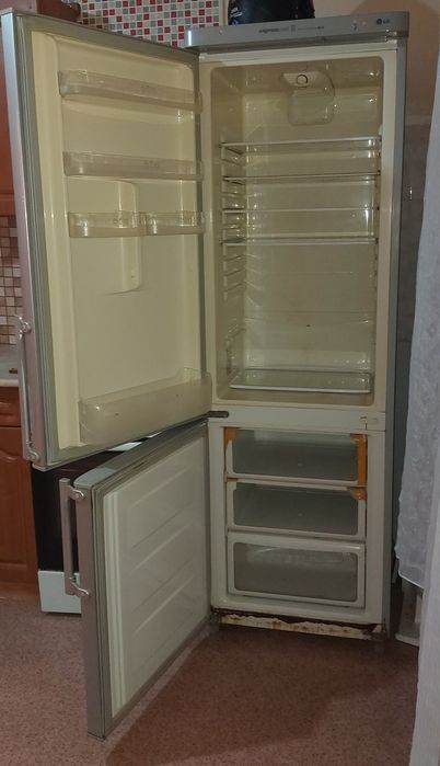 холодильник Lg,требует ремонта
