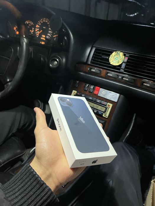 Айфон 13 срочно продаю