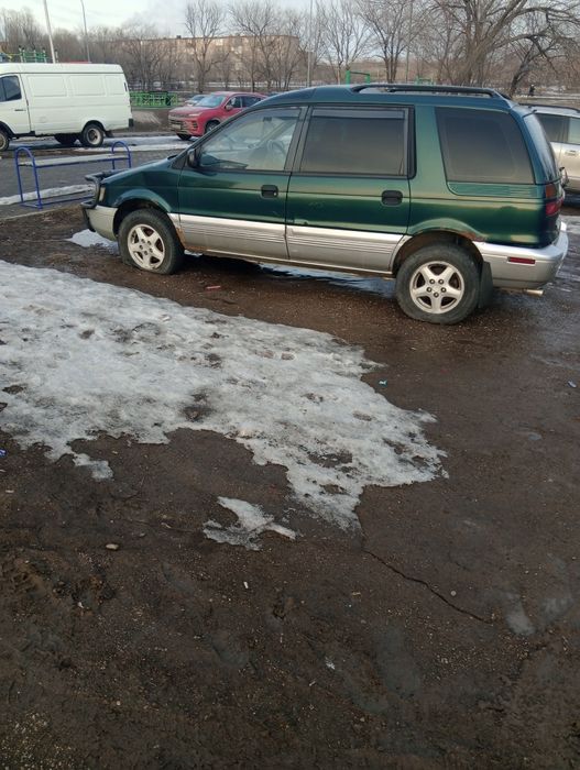 Митсубиси спец вагон право руль