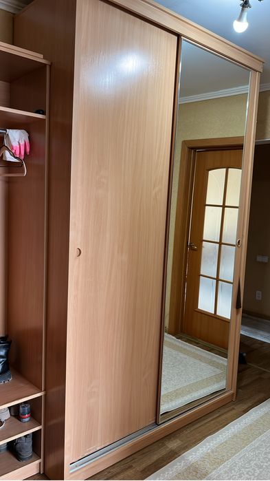 Шкаф,зеркало диван продается