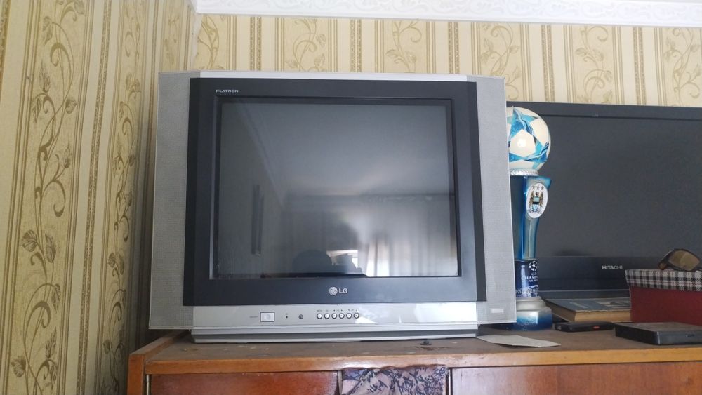 Холодильник 2 та телевизор 3 та