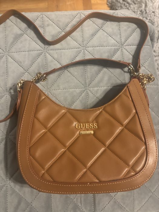 Чанти на prada, guess, new yorker и bershka