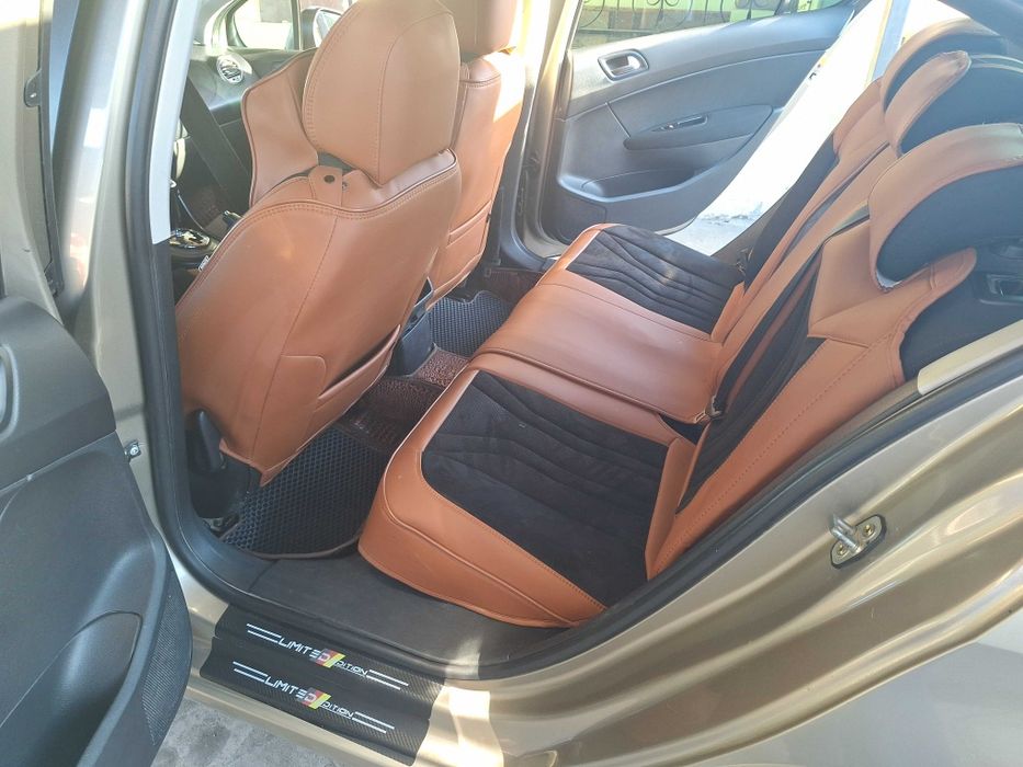 Автомобиль Пежо 408