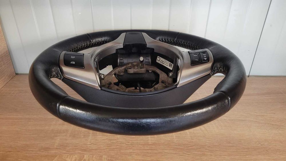 Продавам като нов кожен волан за Toyota Yaris 2011 - 2020