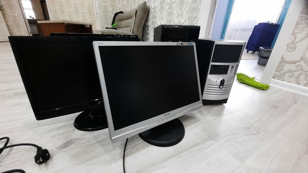 Продаются 3 шт. мониторы, 2 шт. процессоры.