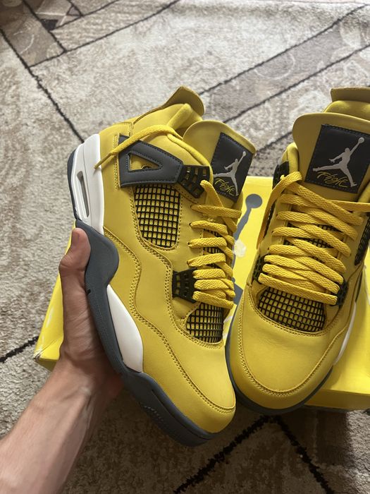 Jordan 4 Lightning