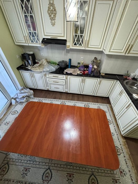 Стол с тобуретками