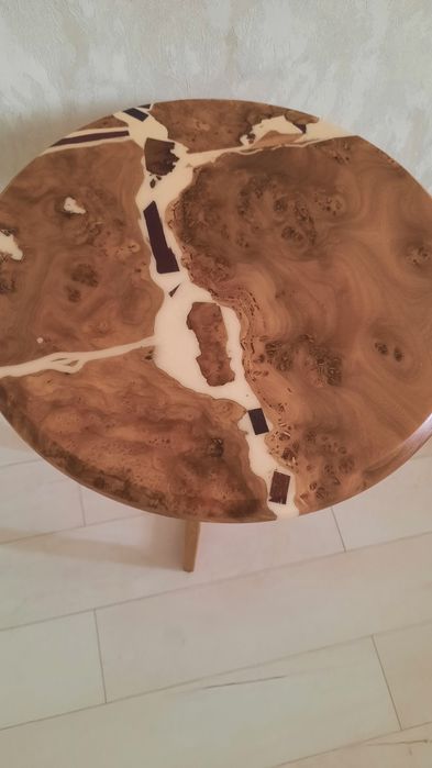 Стол журнальный дерево