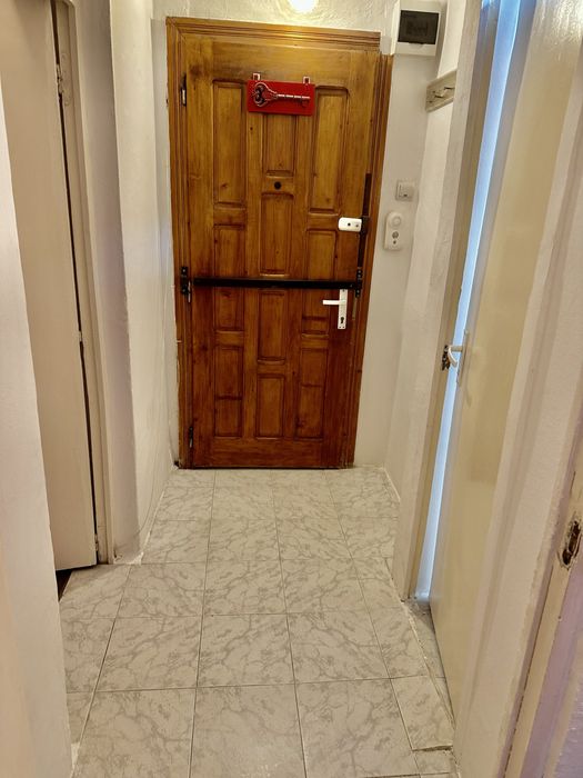 Inchiriez garsoniera, Gradiste