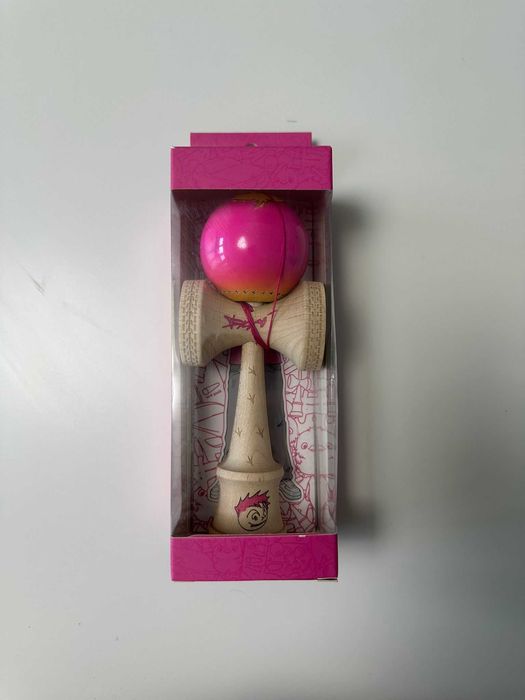 Kendama Bisoi roz nouă în cutie originală