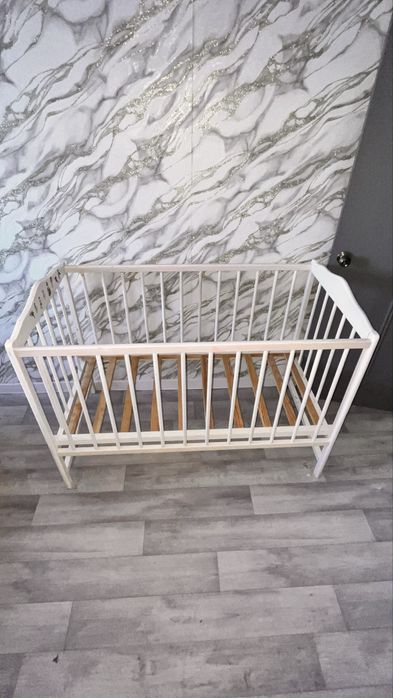 Продам Кроватку с матрасиком матрас есть просто не лежит в кроватке