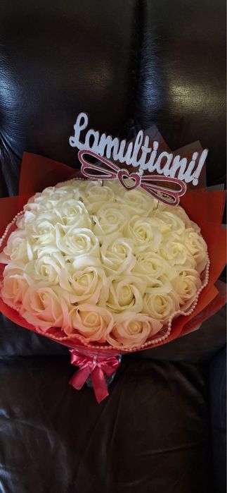 Buchet cu 33 trandafiri din sapun