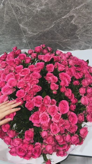 Свежий большой букет только что привезли-цветы максимально свежие