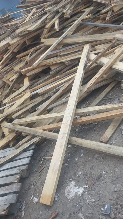 Дрова, доски, поддоны