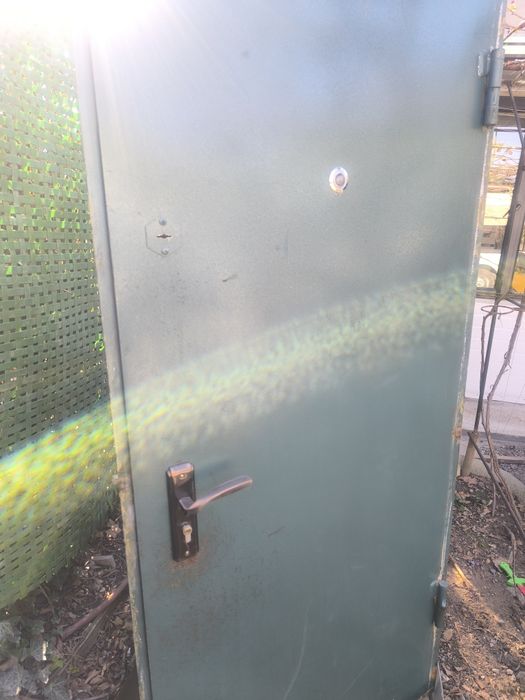 Продается железная дверь