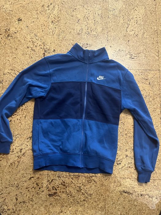 Разпродажба на маркови дрехи