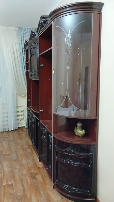 Отдам даром стенку
