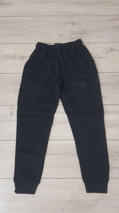 Trening NIKE Tech