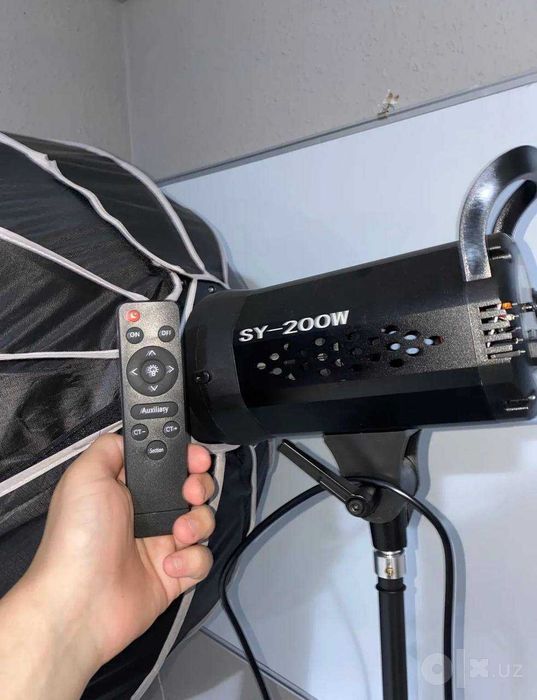 Softbox SY-200W — Professional studia chiro'gi, bir martda ishlatilgan