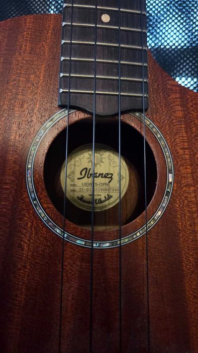Ibanez UEWT5-OPN Tenor Ukulele + Mojo gig bag