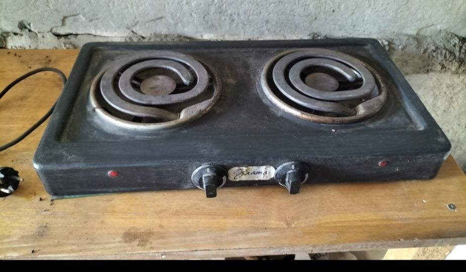 Продам 2 х камфорную плитку