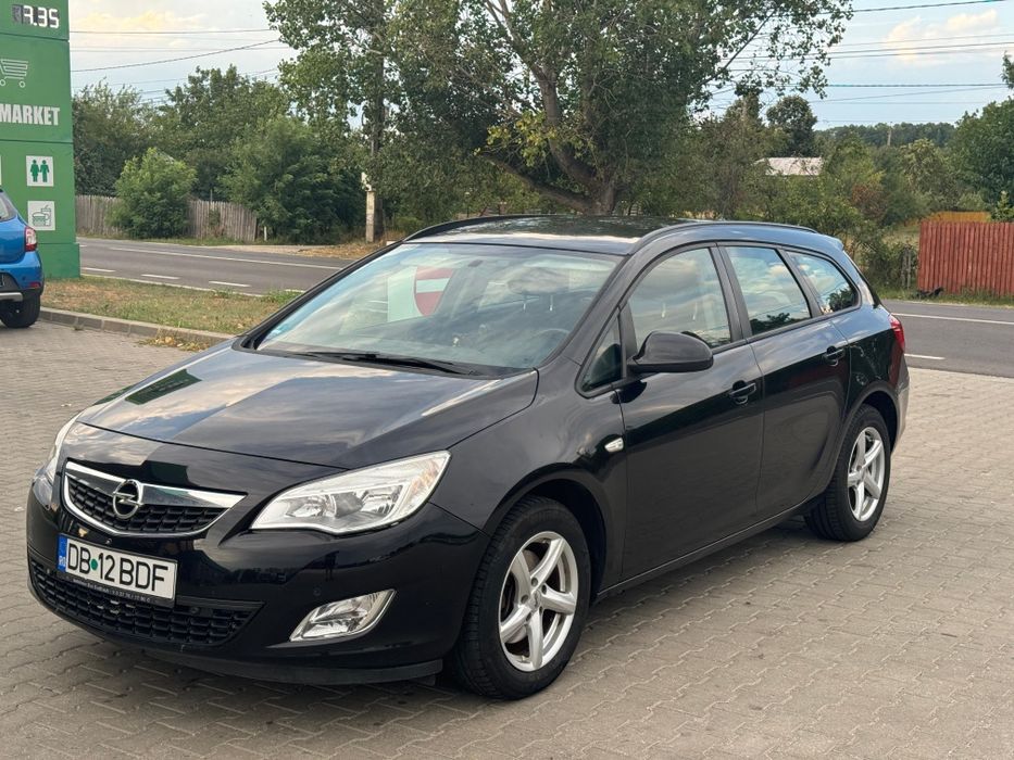 Opel Astra J / 2011 / Euro 5 / Proprietar / Istoric Real