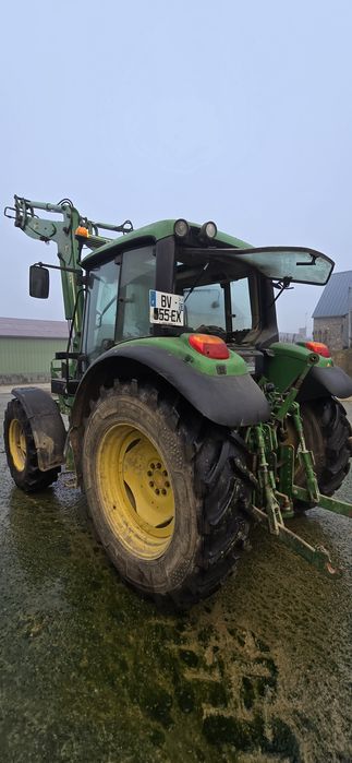 Tocator john deere 6130 cu incarcator frontal 85 cai am 2010 . Ca 6230