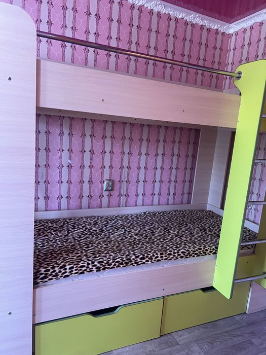 Продам двуярусную кровать