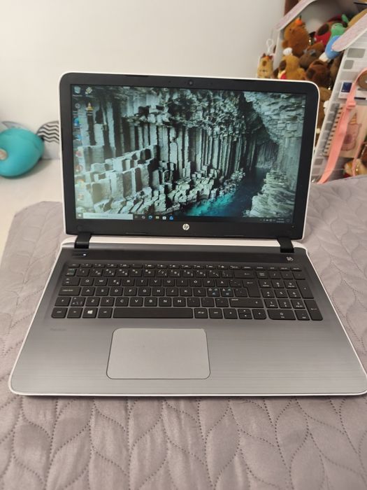 Laptop gaming HP i5 Ram 8Gb ddr4 video 4Gb ssd Win 10 GTA ROBLOX CS Minecraft office display 17"