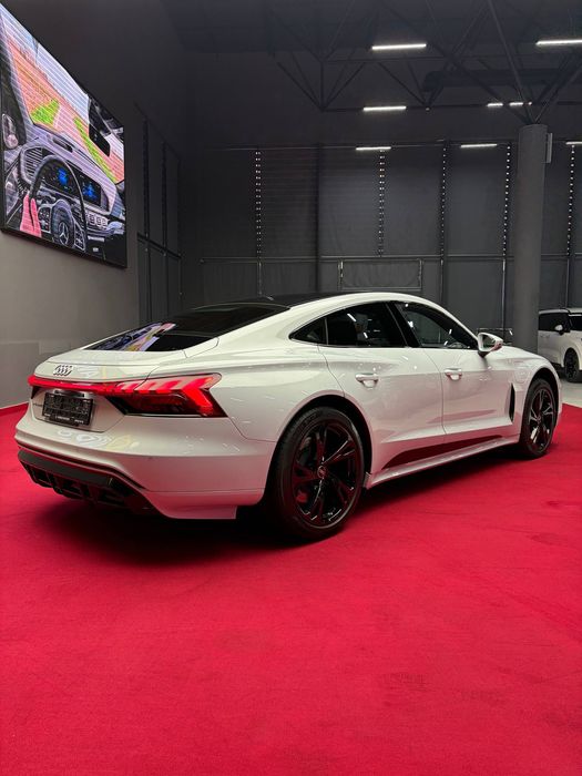Продается Электромобиль Audi E-tron GT