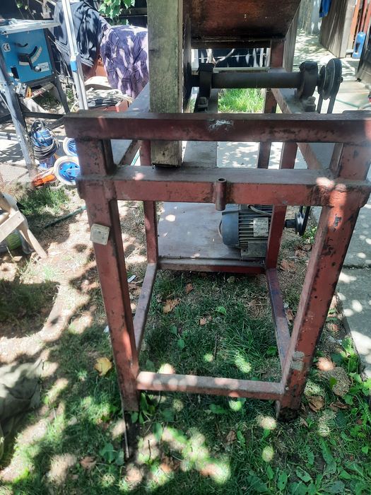 Vând circular cu 3 panze, Preț negociabil !