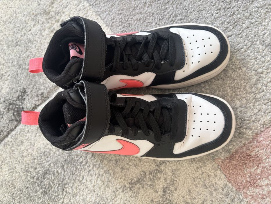 Nike court borough mid