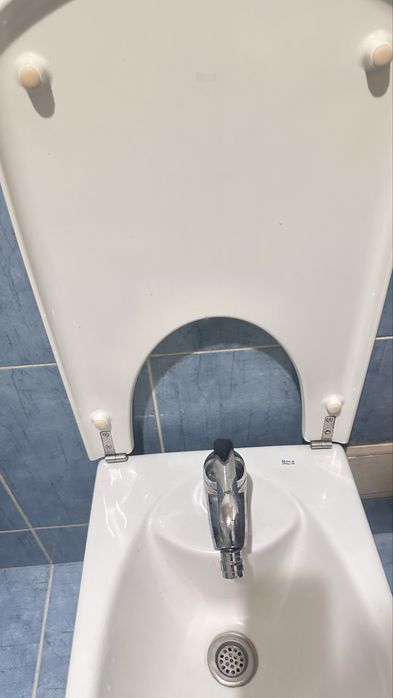 Беде умывальник унитаз