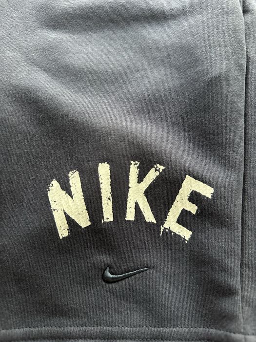 Мъжки,памучни тъмно сини къси панталонки Nike с бродирано лого и надпис