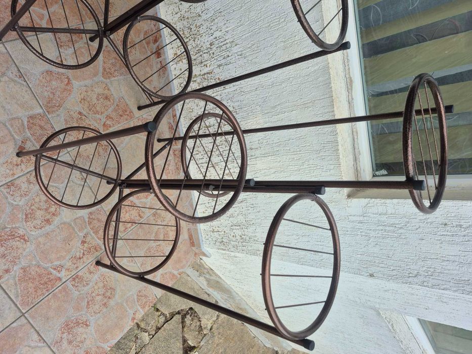 Цветарници метални и дървен