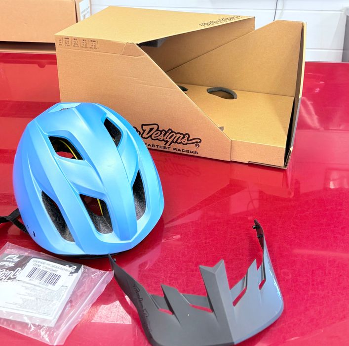 Каска  Troy Lee Drsiqn