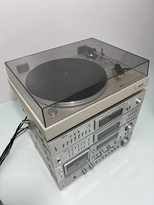 Linie AKAI: Amplificator Akai AM-U22, Deck Akai GX-F25, Audio Timer Akai DT-200, Tuner Akai AT-V04, Pickup Akai AP-B20C