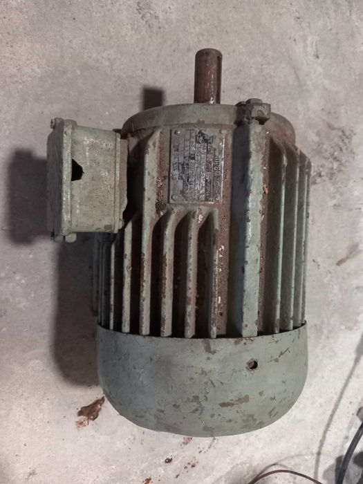 Трифазни електрически двигатели