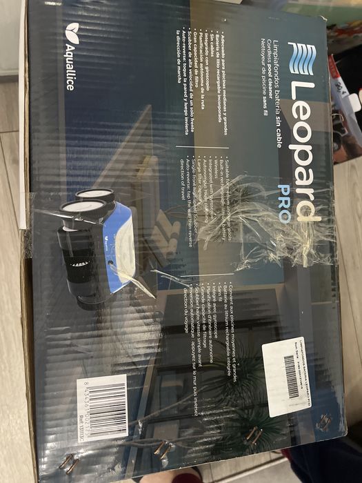 Robot de curatare a piscinei NOU