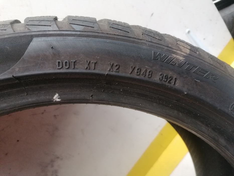 225/40/19 2*PIRELLI iarna dot 3921.  5,,75mm