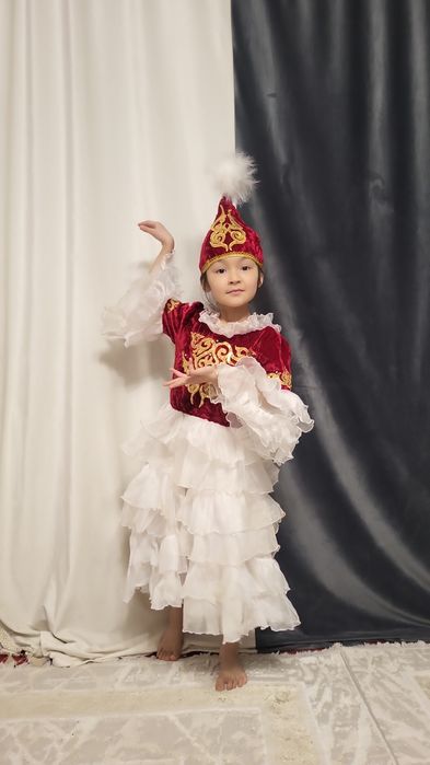 Продам костюмы разные