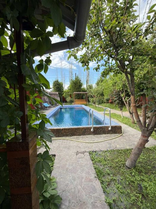 Fargonada dacha, basseyn va hammom, centrdan yaqin