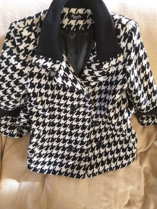 Късо вълнено палто