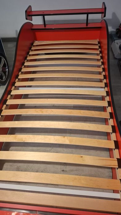 Vând 2 paturi mașinuță